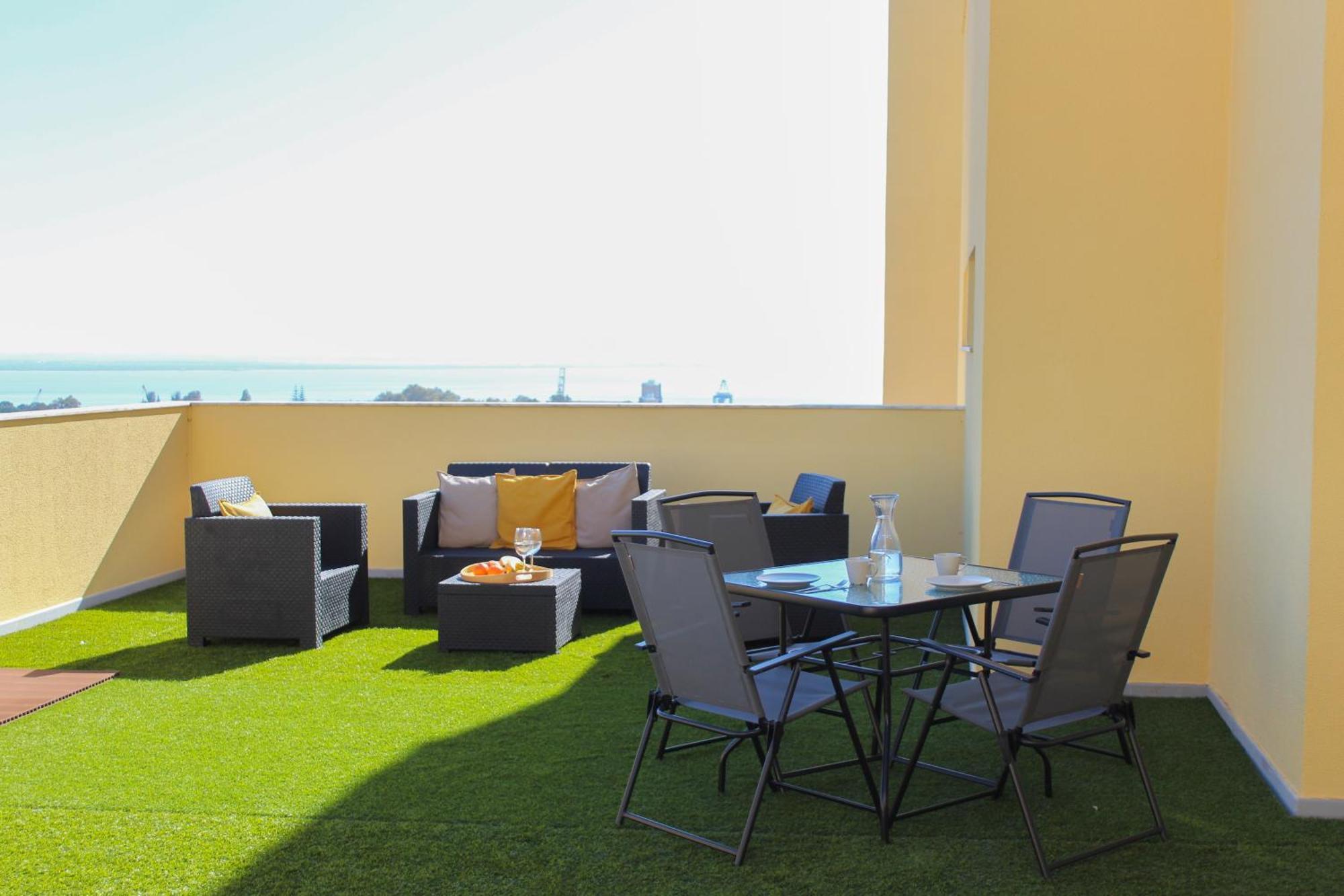 One Bedroom Apartment With Stunning River Views And Private Rooftop! Лиссабон Экстерьер фото